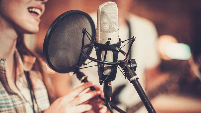 Dịch vụ đọc TVC là các dịch vụ cung cấp giọng đọc và dịch vụ thu âm chuyên nghiệp cho các quảng cáo